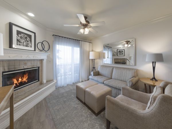 Pelican Inn & Suites